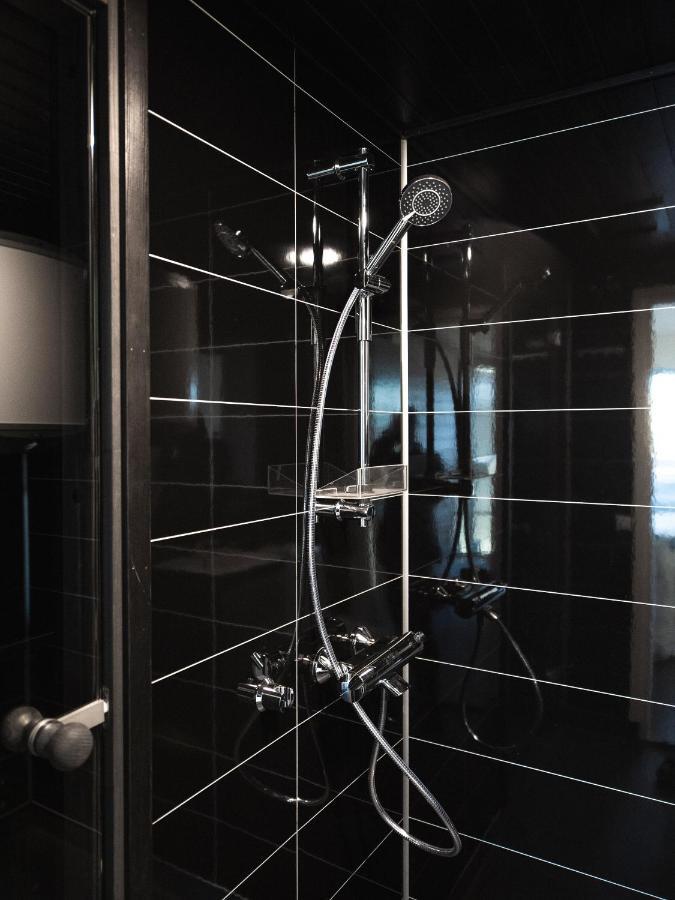 Black Hotel Кемпеле Экстерьер фото