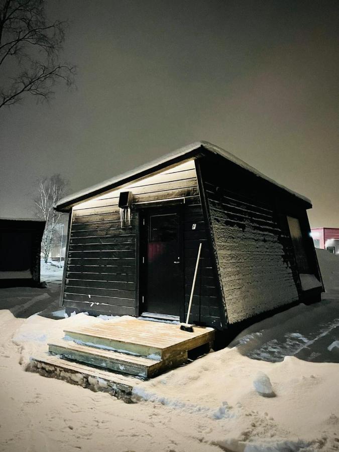 Black Hotel Кемпеле Экстерьер фото