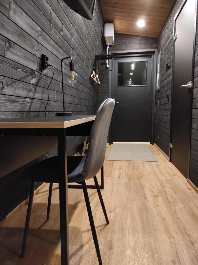 Black Hotel Кемпеле Экстерьер фото