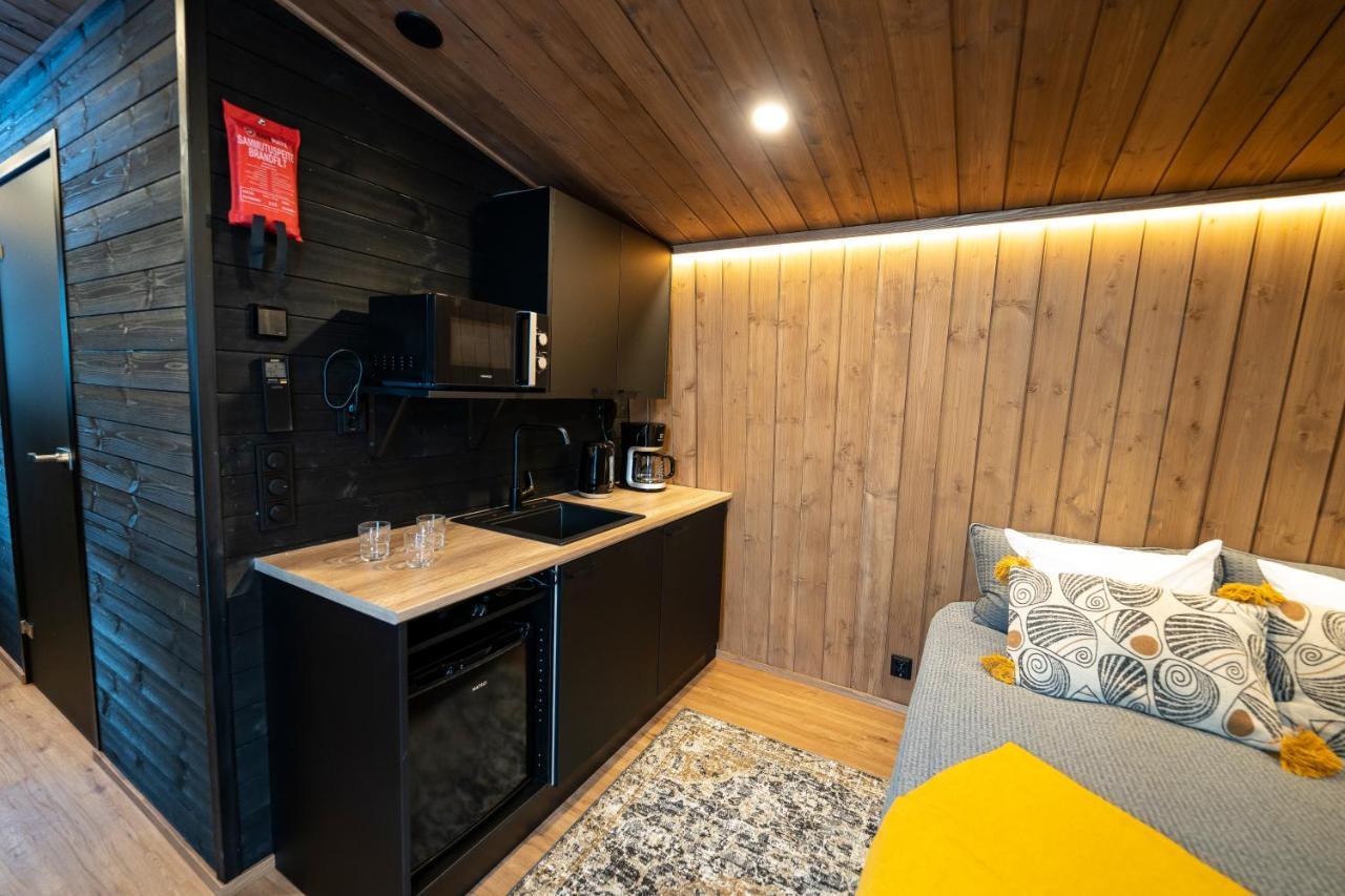 Black Hotel Кемпеле Экстерьер фото