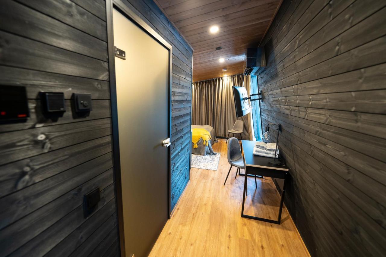 Black Hotel Кемпеле Экстерьер фото