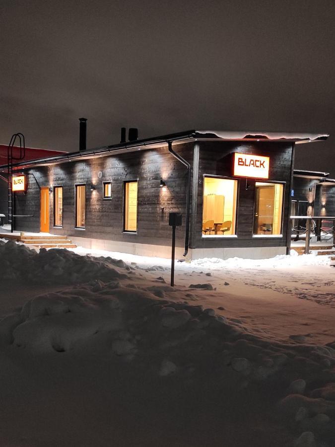 Black Hotel Кемпеле Экстерьер фото